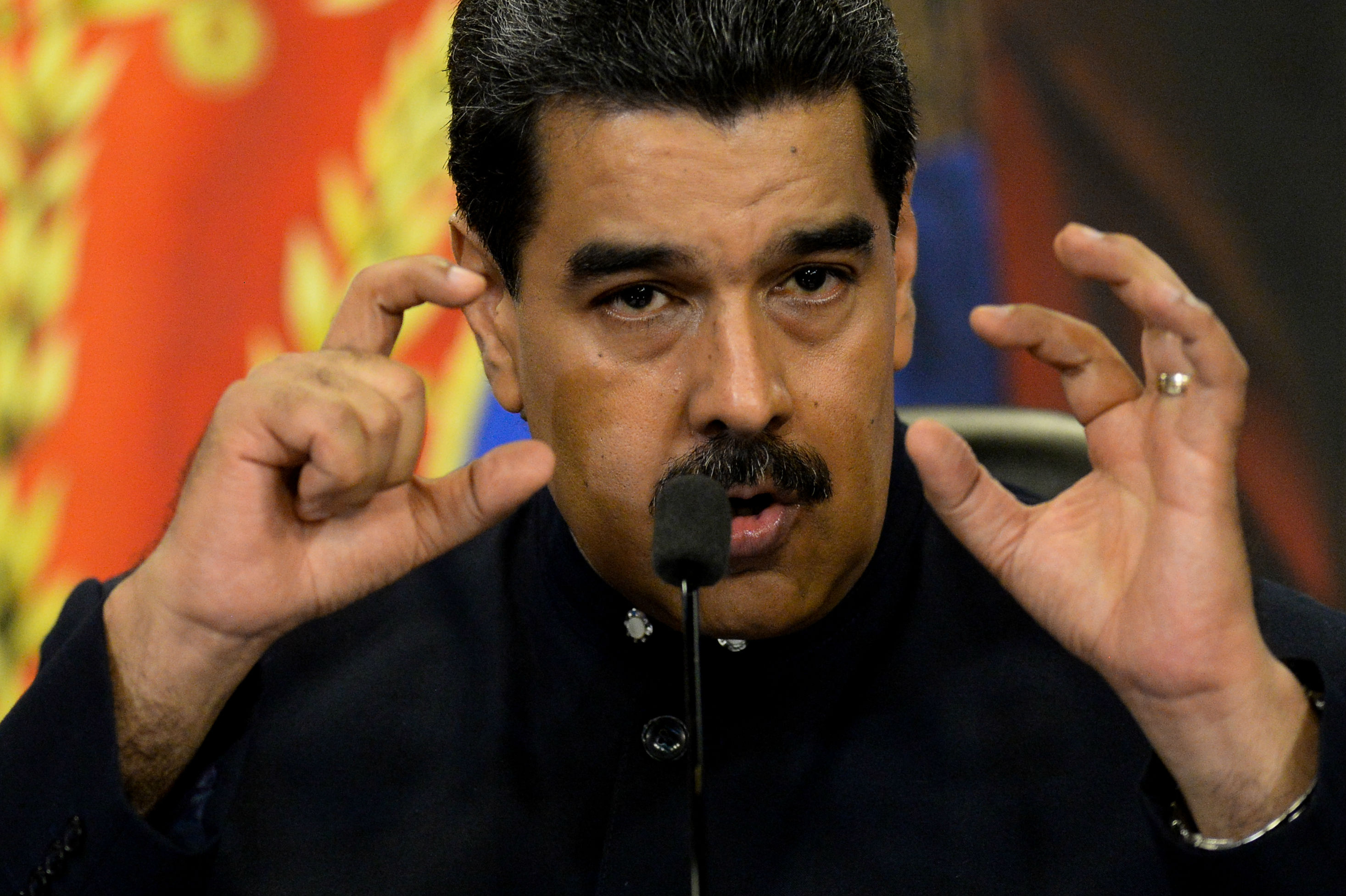 Maduro presume su triunfo electoral a Mariano Rajoy