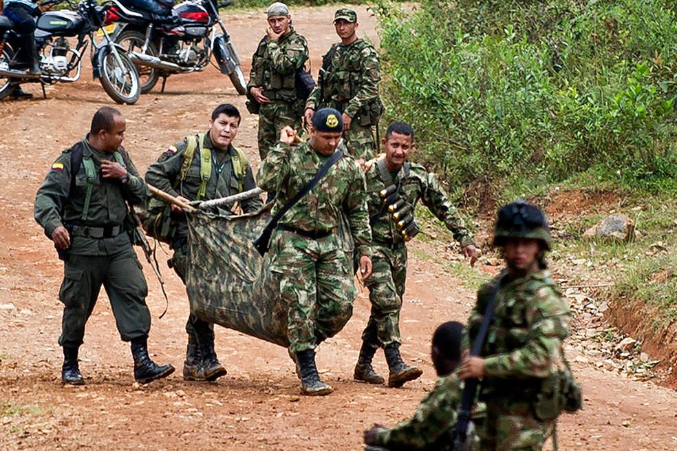 Rescate de los cadáveres de militares muertos en ataque de las Farc