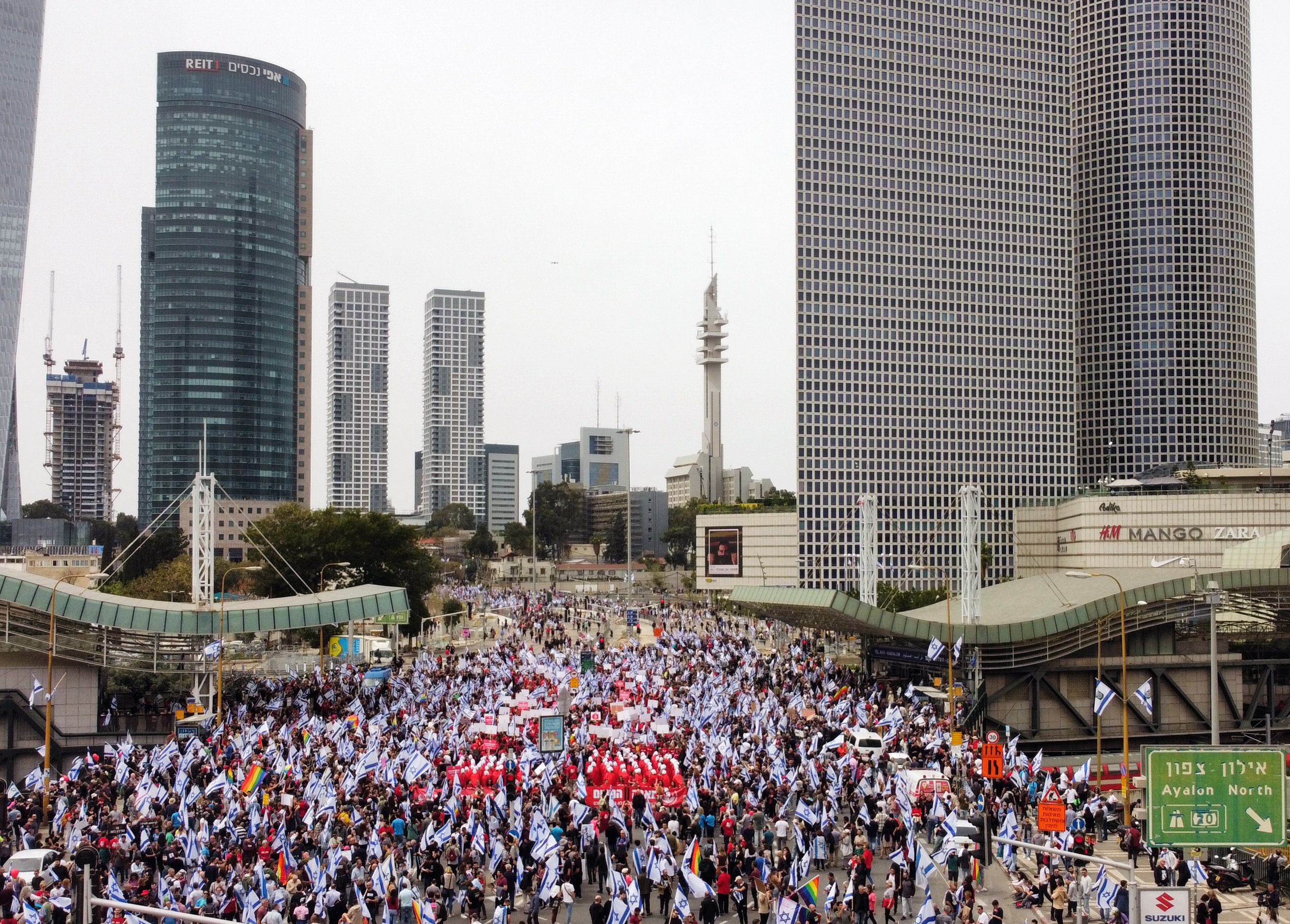 Israel: se intensifican protestas por reforma judicial; Netanyahu promete “solución”