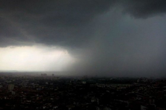 Lluvias dejaron sin luz a 16 barrios de Cali