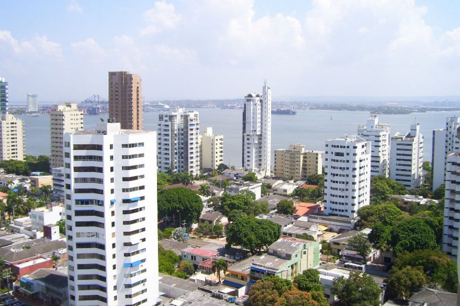 Adolescente se lanzó desde el piso 26 de edificio en Cartagena y sobrevivió