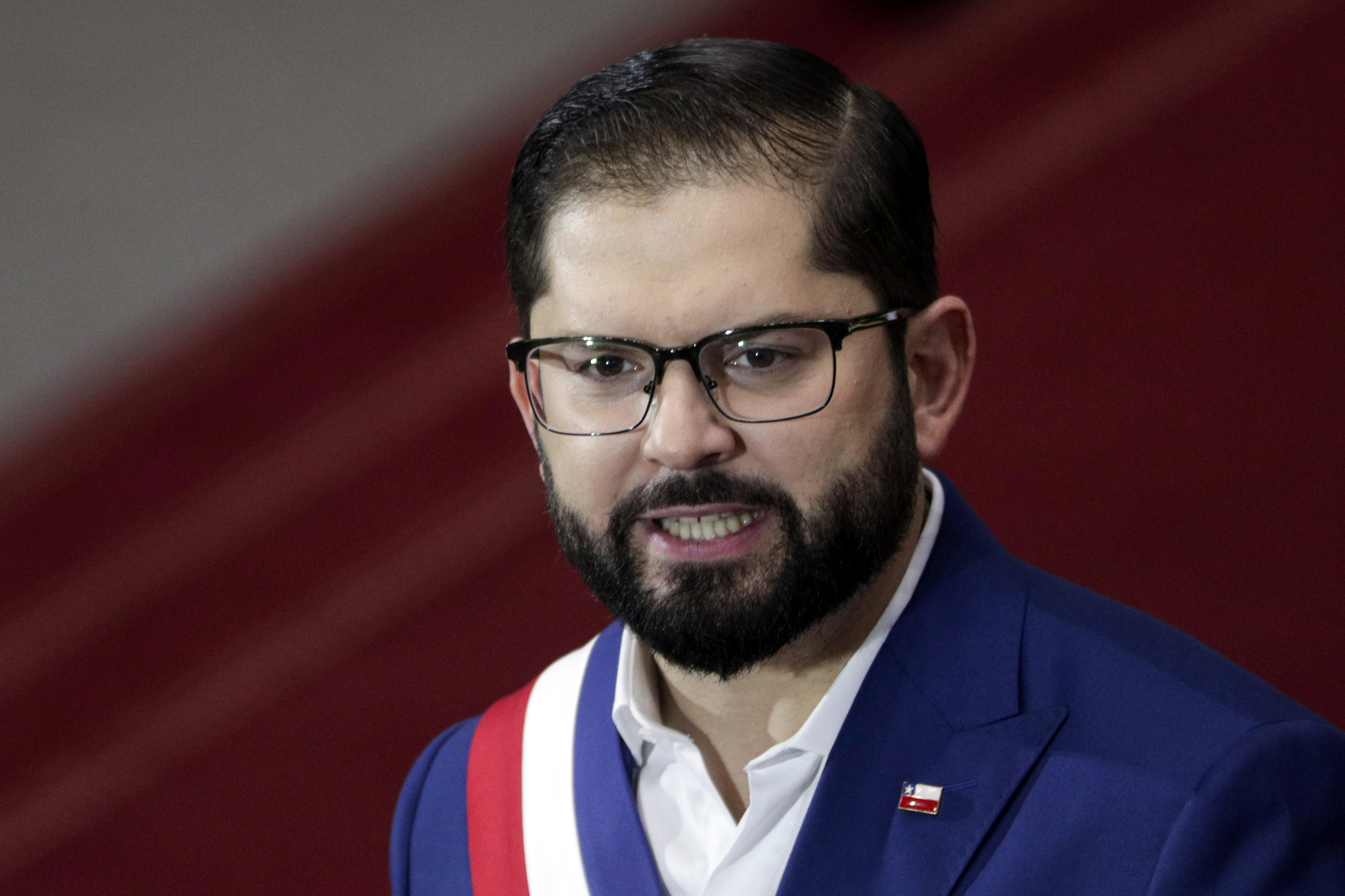Oficialismo de Venezuela le responde a Boric y lo llama golpista