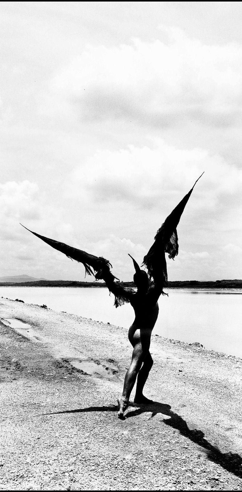 Ruven Afanador y Álvaro Restrepo, A.R.M.E.R.O. (1995). Imágenes tomadas en Armero, Ambalema, Galerazamba y el volcán de El Totumo.