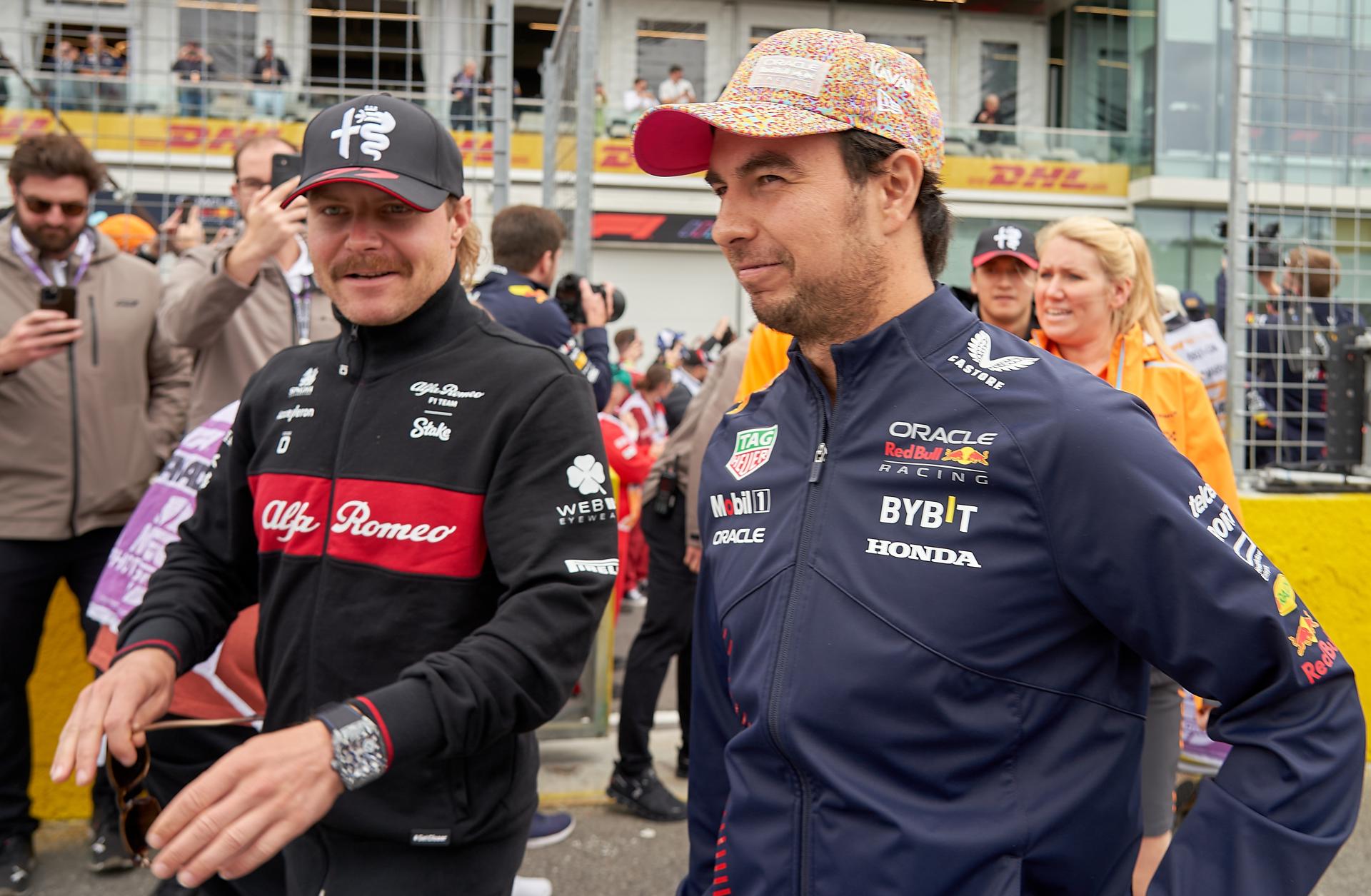 MONTREAL (Canada), 26/08/2025.- (FILE) - Finnish Formula One driver Valtteri Bottas (L) of Alfa Romeo Racing and Mexican Formula One driver Sergio Perez (R) of Red Bull Racing attend the drivers' parade prior the Formula 1 Grand Prix of Canada, at the Circuit Gilles-Villeneuve race track in Montreal, Canada, 18 June 2023 (re-issued 26 August 2025). Cadillac Formula 1 Team on 26 August 2025 confirmed Valtteri Bottas and Sergio Perez as their driver line-up for the team's maiden 2026 season. (Fórmula Uno) EFE/EPA/ANDRE PICHETTE