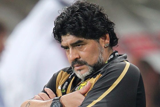Prensa inglesa especula con llegada de Maradona al Blackburn Rovers