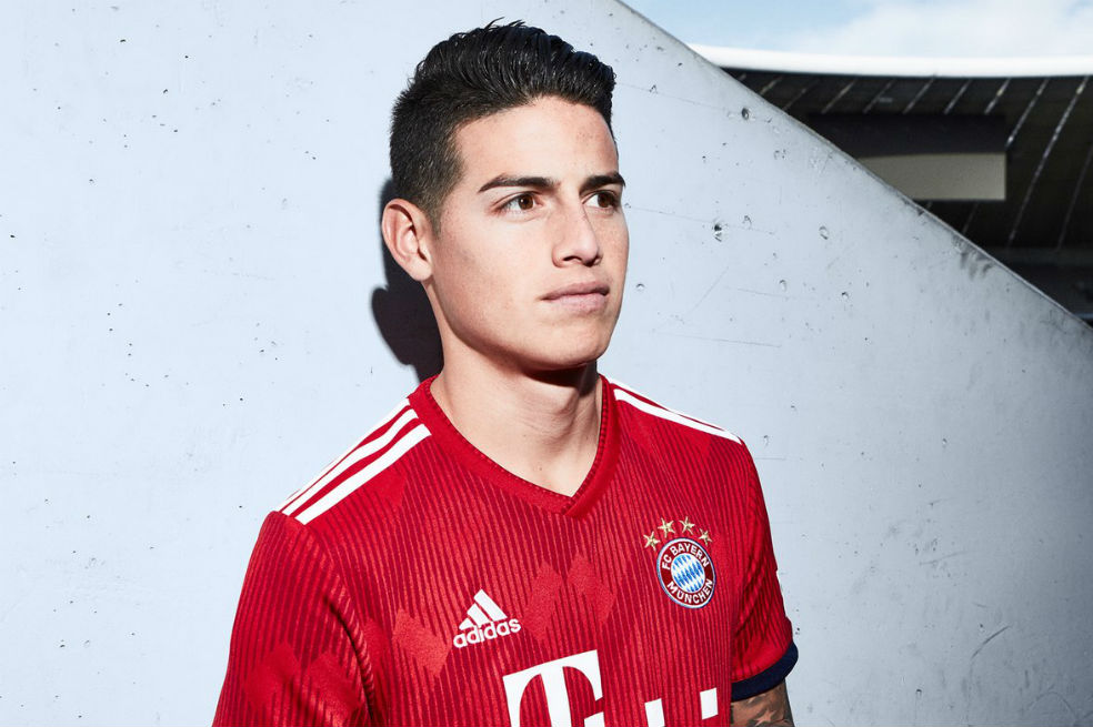 James presentó la nueva camiseta del Bayern Múnich para la próxima temporada