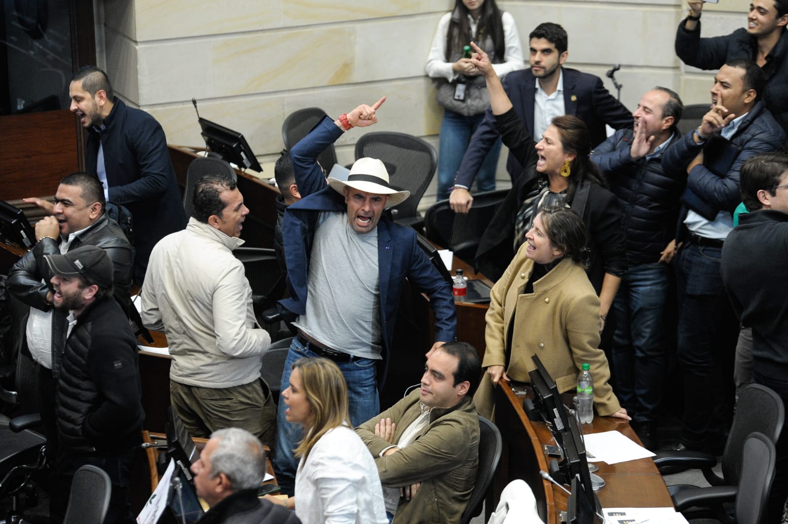 Así terminó el debate de regulación del cannabis de uso adulto este lunes festivo