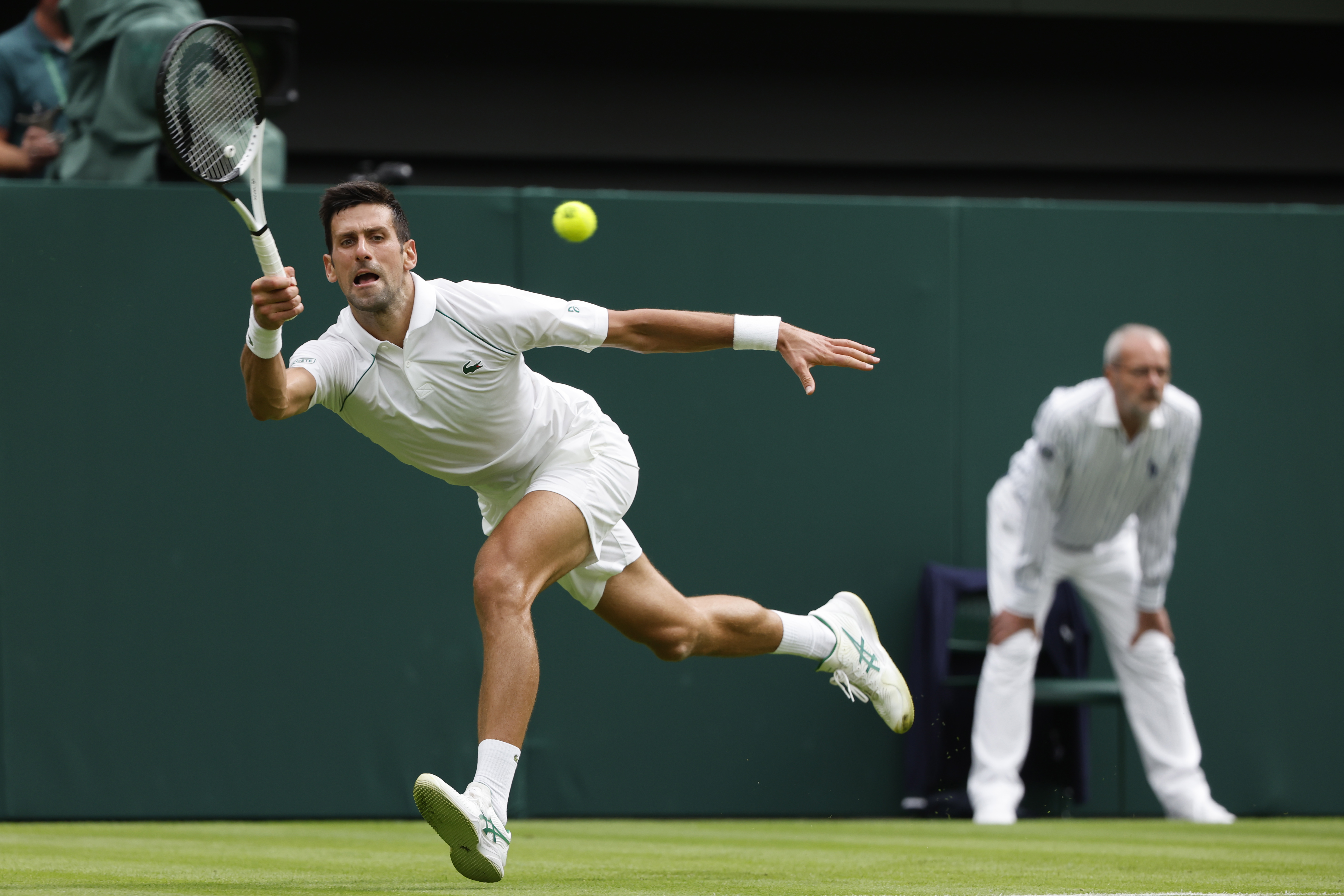 Djokovic y Alcaraz sufrieron de más para pasar la primera ronda de Wimbledon