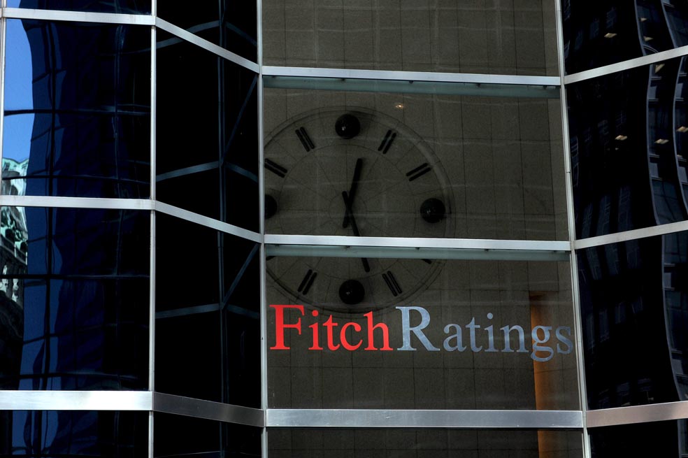 Fitch empuja a Colombia aún más hacia la categoría de bonos basura citando déficits fiscales