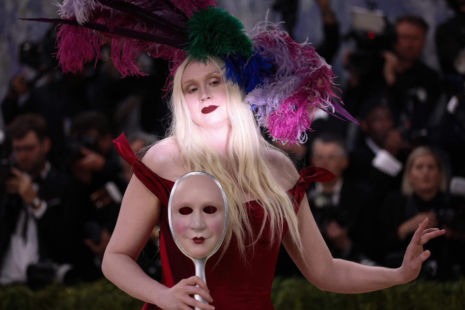 NEW YORK (United States), 05/05/2026.- British actress Gwendoline Christie poses on the red carpet for the 2026 Met Gala, the annual benefit for the Metropolitan Museum of Art's Costume Institute, in New York, New York, USA, 04 May 2026. The annual high-fashion fundraising event, held on the first Monday in May, benefits the Metropolitan Museum of Art's Costume Institute, with the 2026 exhibition theme being 'Costume Art'. (Nueva York) EFE/EPA/SARAH YENESEL
