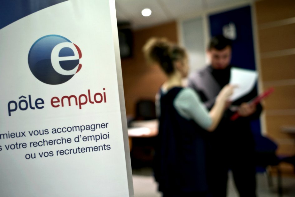 Nuevo récord de desempleo en Francia en abril afecta a 3,26 millones de personas