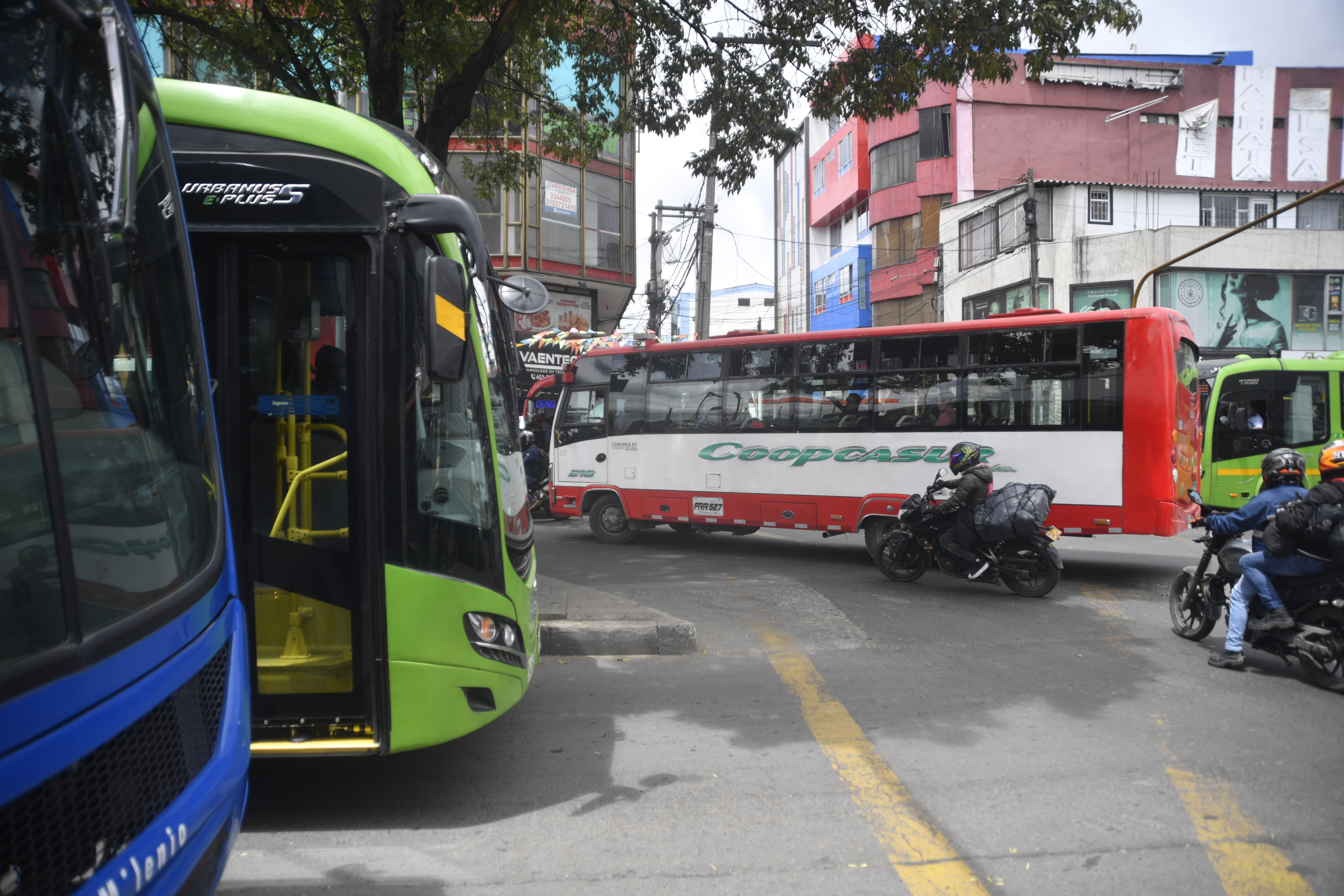 Trancones en el sector de Venecia al sur de Bogotá debido a las obras viales de la zona para el futuro puente de la av 68 con autopista sur
