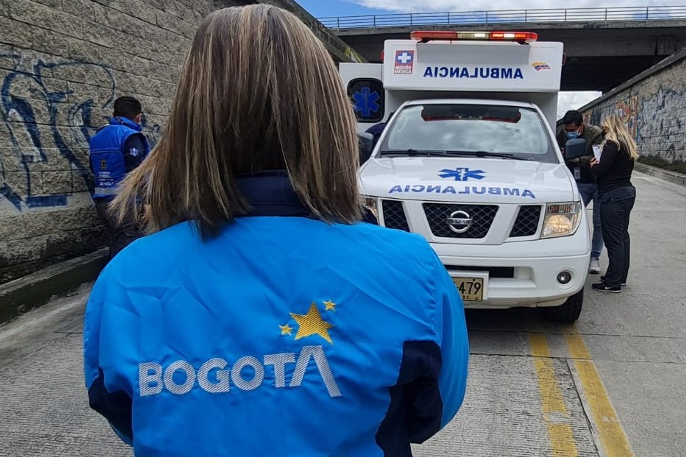 Diez comparendos a ambulancias por transitar sin permiso en carril de TransMilenio