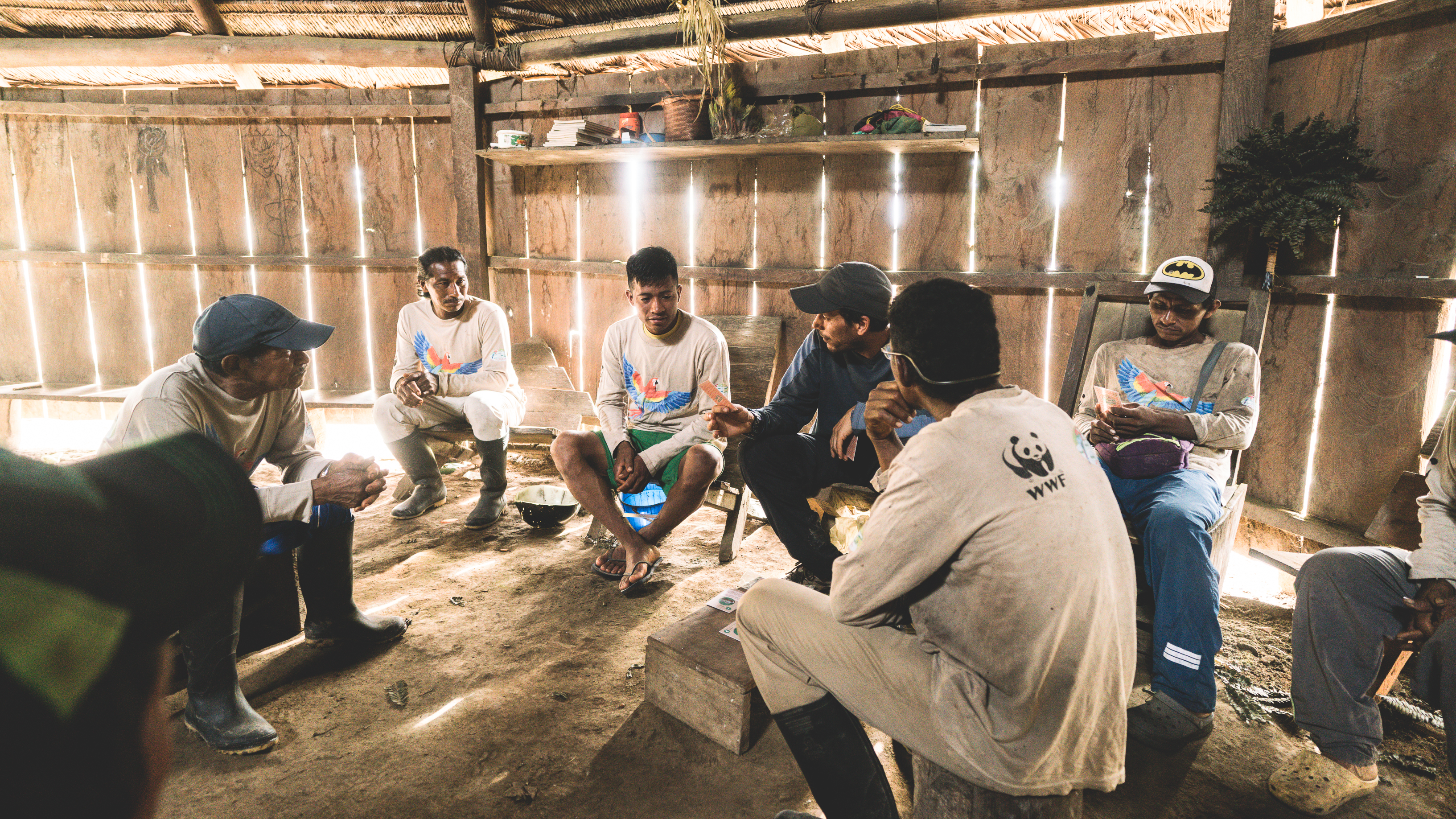 Los investigadores locales, con el apoyo del equipo de WWF Colombia, desarrollaron el libro Eroinano y otros materiales pedágogicos construidos a partir de los resultados del proceso hasta el momento y algunas reflexiones del territorio a partir de la sabiduría local. ©Luis Barreto/WWF Colombia