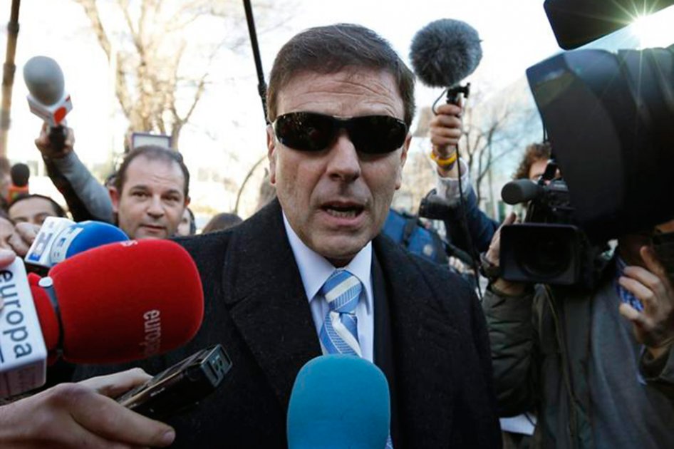 Fuentes admite su pánico a la prensa, pero no las preguntas de la acusación