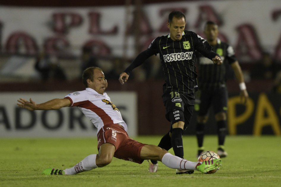 Atlético Nacional sacó un empate ante Huracán en Buenos Aires