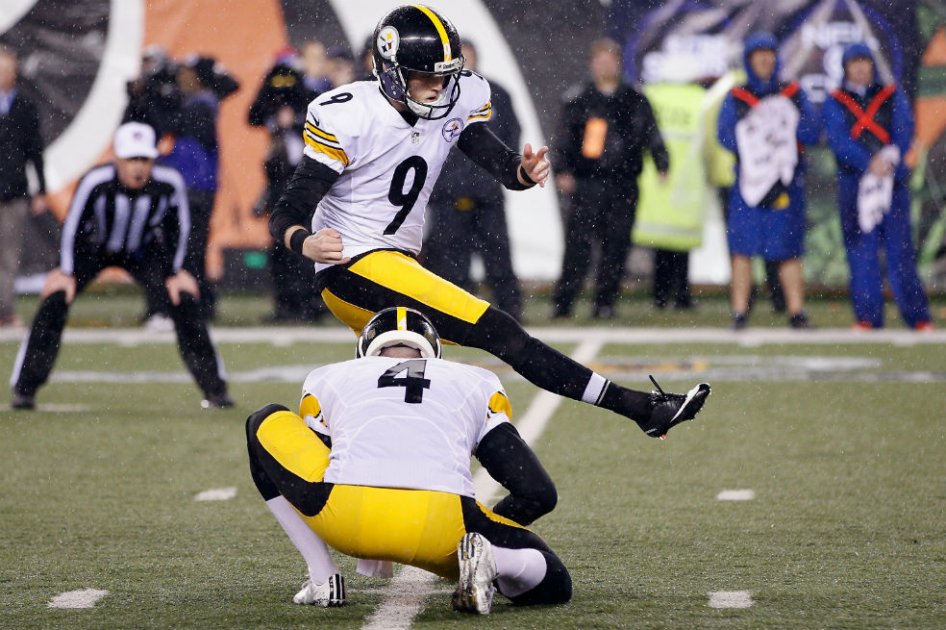 Chris Boswell anota el gol de campo que le dio el triunfo a los Steelers en el juego por el comodín de la AFC. Foto: AFP