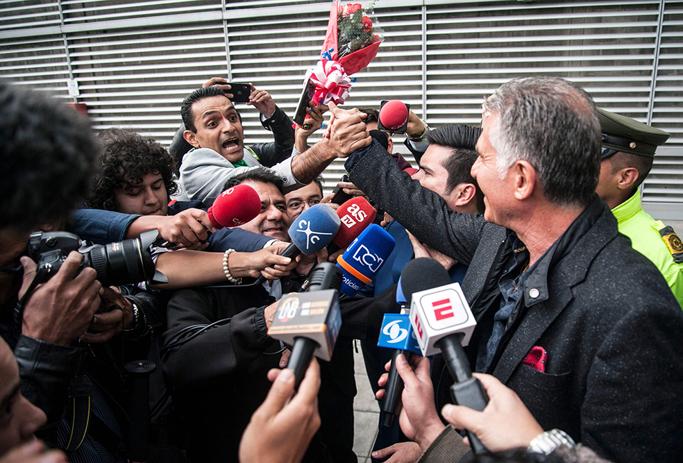 Con esa idea se dirigió al comité de Colfútbol, resaltando la importancia de que si llegaban a un acuerdo con Queiroz no tenían que pagar ninguna comisión. Algo que cayó muy bien y que sirvió para que se inclinaran por el portugués. En noviembre se dio la primera reunión oficial entre la federación y el entrenador de 65 años. Fue enLisboa. Acompañando a Ramón Jesurún estaban los presidentes de la Dimayor, Jorge Enrique Vélez, y de la Difútbol, Álvaro González Alzate. Conocieron los conceptos del estratega y su hoja de vida. En ese encuentro, Queiroz fue claro: “no estoy disponible sino hasta el 1 de febrero, una vez haya terminado la Copa de Asia”.