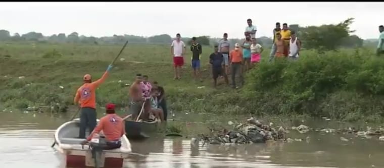 Dos recicladoras que navegaban en un caño de Soledad encontraron el cuerpo del niño.