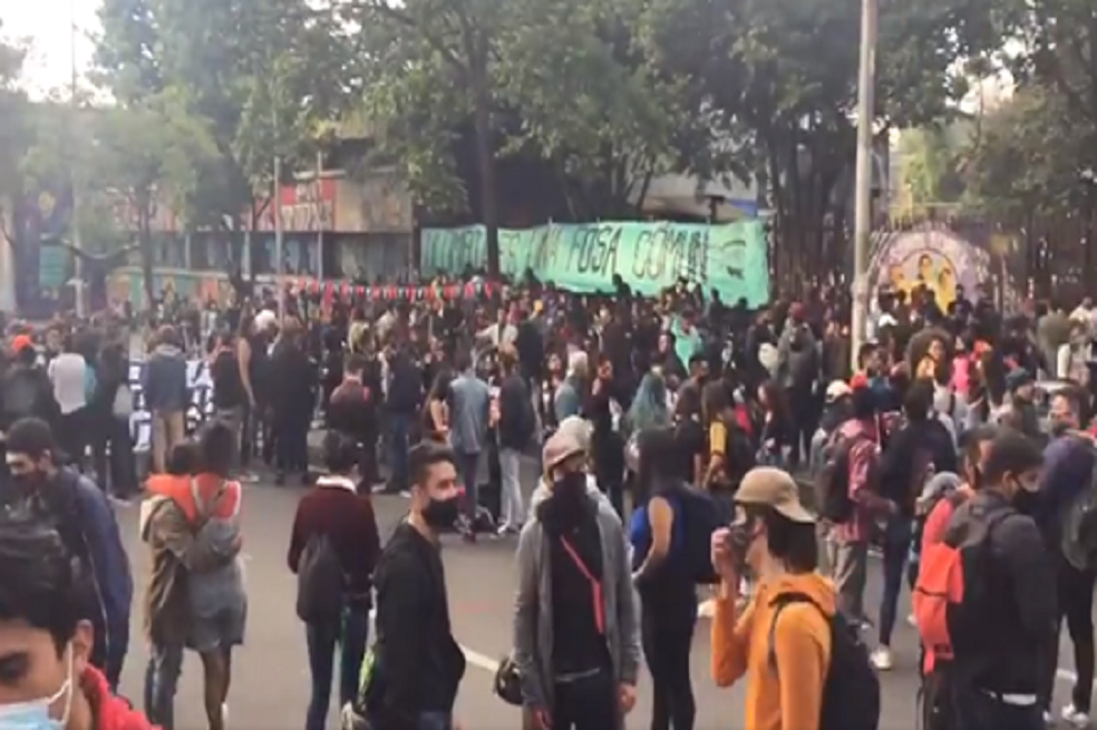 Estudiantes de la U. Pedagógica realizan plantón para exigir gratuidad este semestre