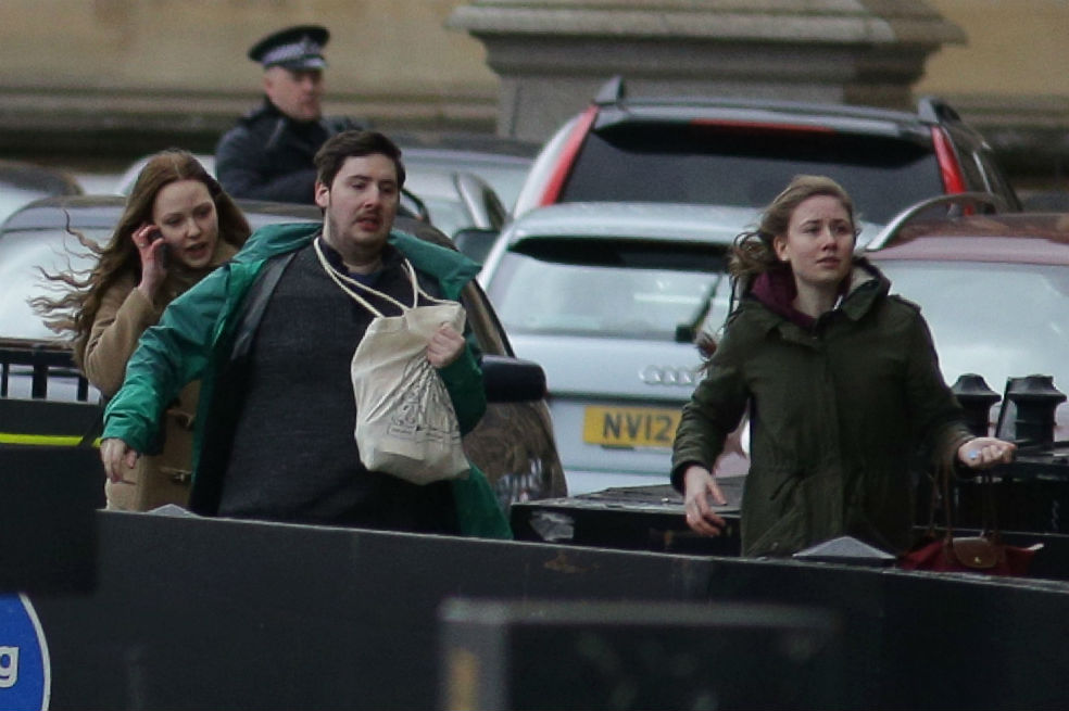 Imágenes de los momentos de pánico en el Parlamento Británico