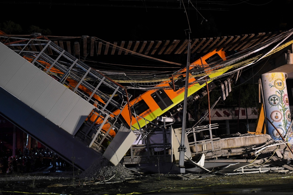 Imágenes del colapso de un tramo del metro en Ciudad de México
