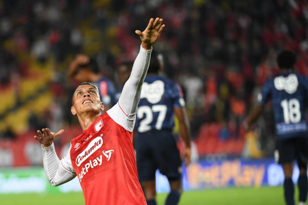 Diego Valdés brilló y Santa Fe derrotó a América en Bogotá