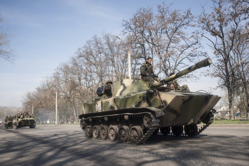 na columna de seis blindados ucranianos se pasó hoy a los prorrusos y entró en la ciudad de Sláviansk, el foco de la sublevación contra el Gobierno de Kiev en el sureste de Ucrania