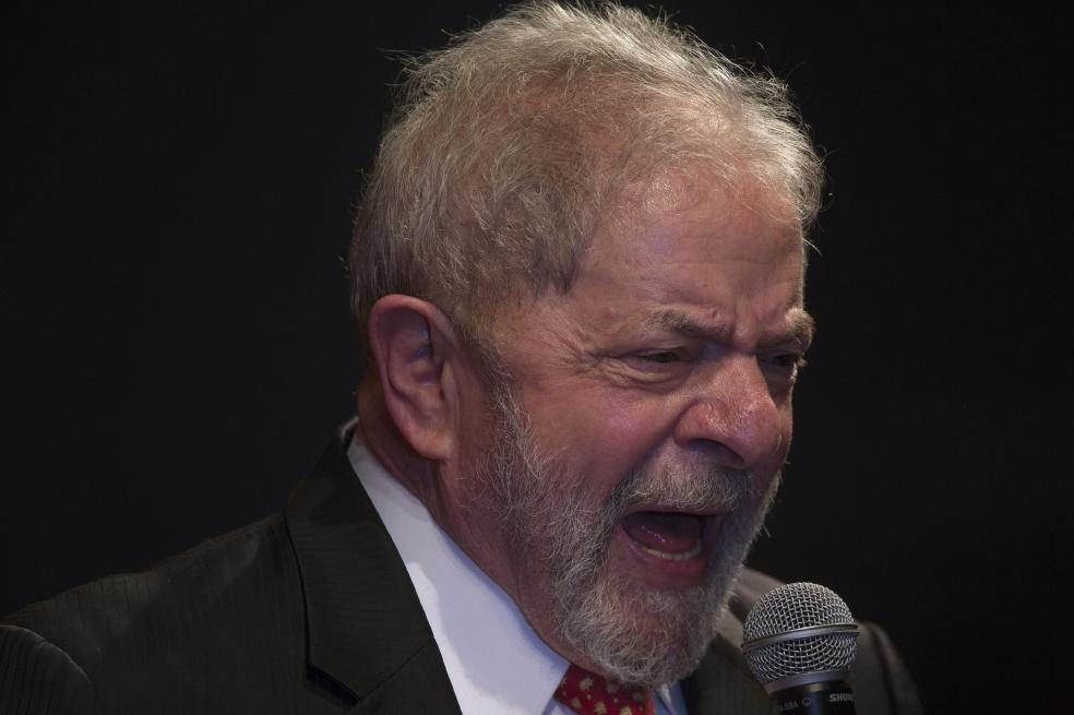 Nueve años y seis meses de cárcel para Lula