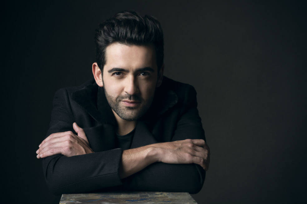 Alejandro González le escribe a cupido en su nueva canción
