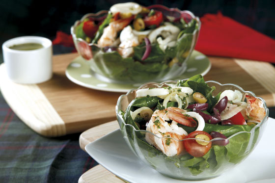 Aprenda a preparar una saludable ensalada de langostinos