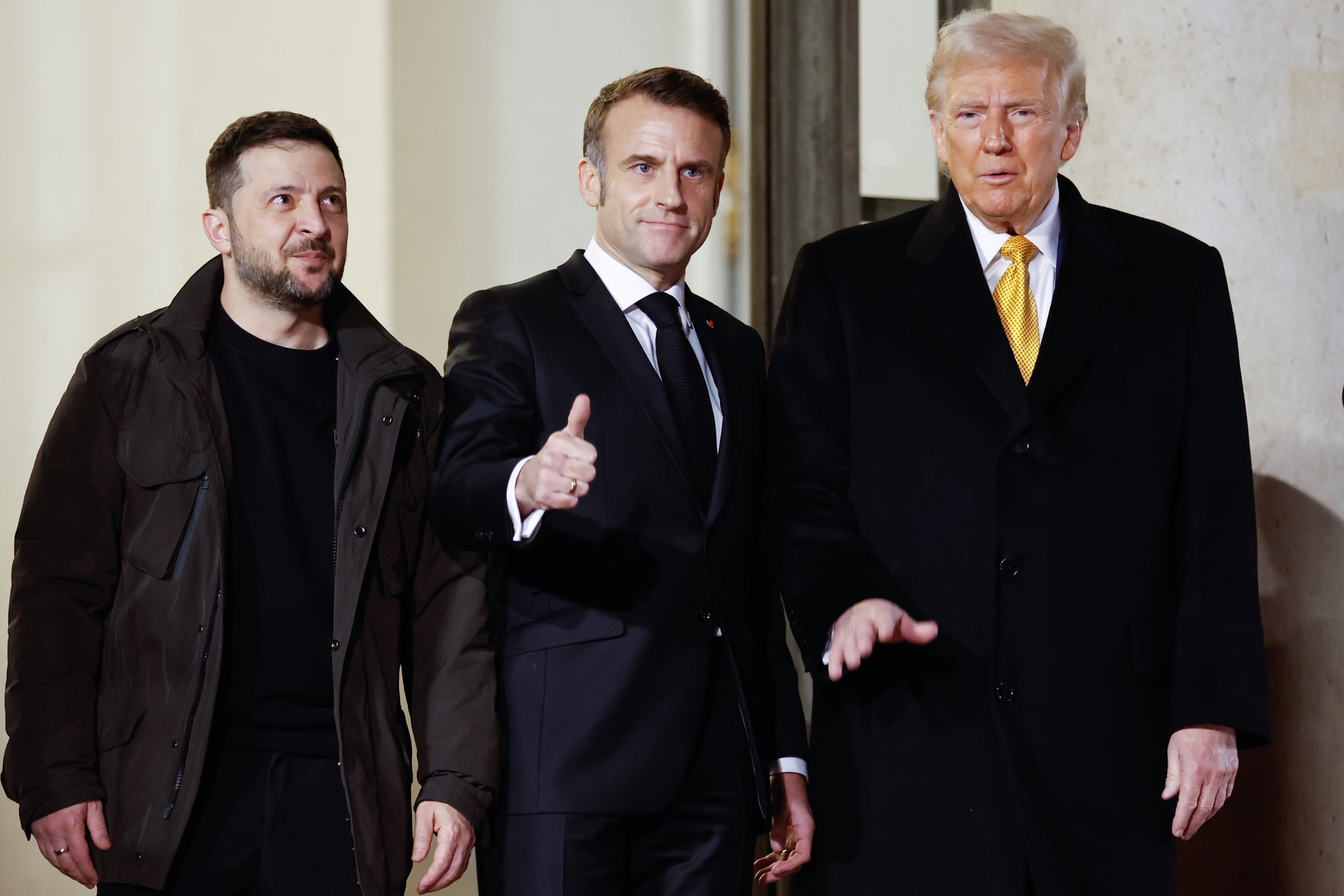 Paris (France), 07/12/2024.- (L-R) Ukraine's President Volodymyr Zelensky, French President Emmanuel Macron, and US president-elect Donald J. Trump leave the Elysee Palace to attend the ceremony for the reopening of the Notre Dame de Paris Cathedral, in Paris, France, 07 December 2024. The Notre-Dame de Paris Cathedral reopens on 07 December after nearly six years of renovation work following its destruction by a fire on 15 April 2019. (Zelenski, Francia, Ucrania) EFE/EPA/MOHAMMED BADRA