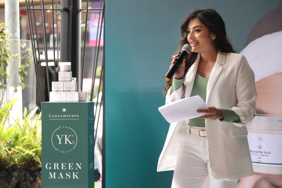 Lanzamiento Yuri Vargas . Se ha caracterizado por ser una mujer polifacética, desempeñándose en el campo de la actuación con reconocimiento nacional e internacional y quien recientemente fue admitida por la Academia Colombiana de Artes y Ciencias a raíz de su gran trayectoria en el medio artístico demostrando la gran profesional que es, además lidera su emprendimiento con la marca YK en la cual lleva trabajando más de 8 años, Creando productos de salud y belleza que ayudan a mantener una piel sana y limpia de impurezas.