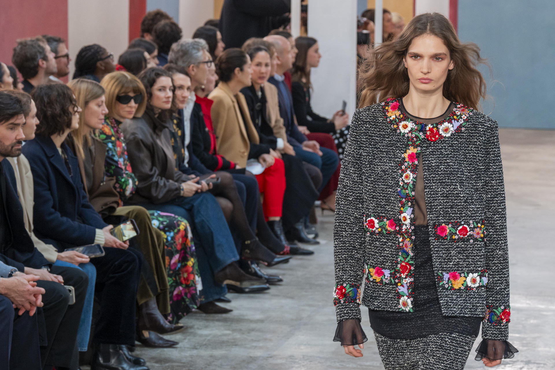 El jardín de la moda: historia, técnica y persistencia de lo floral