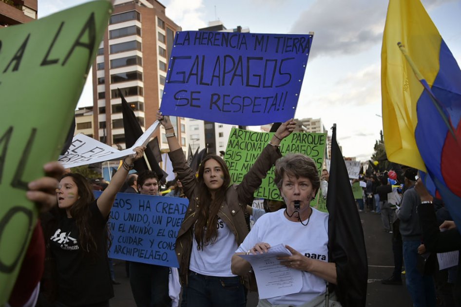 «¡Ecuador no es Venezuela»!, gritan miles de opositores en protesta contra Correa
