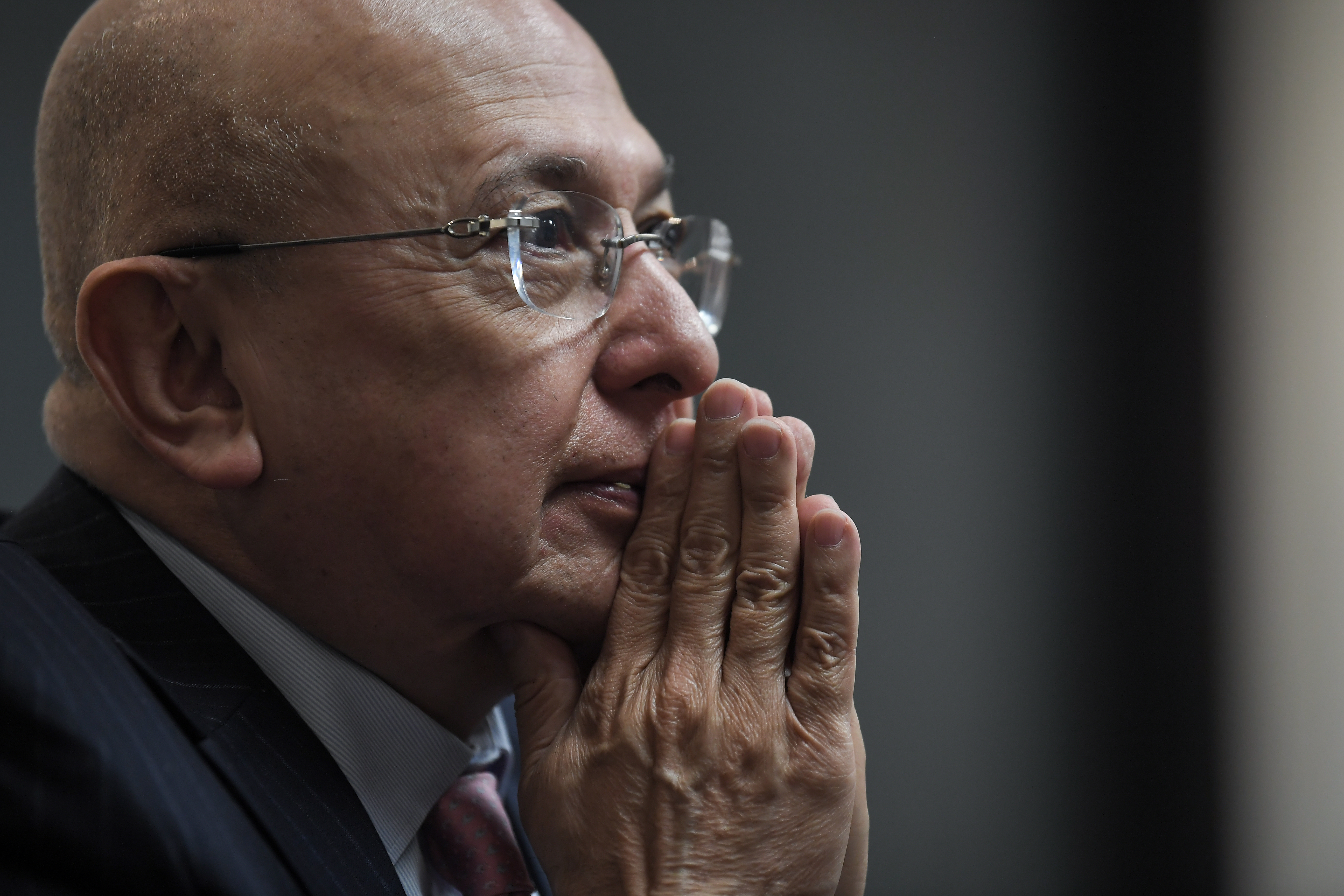 Ministro Montealegre seguirá acudiendo como víctima al juicio contra Uribe