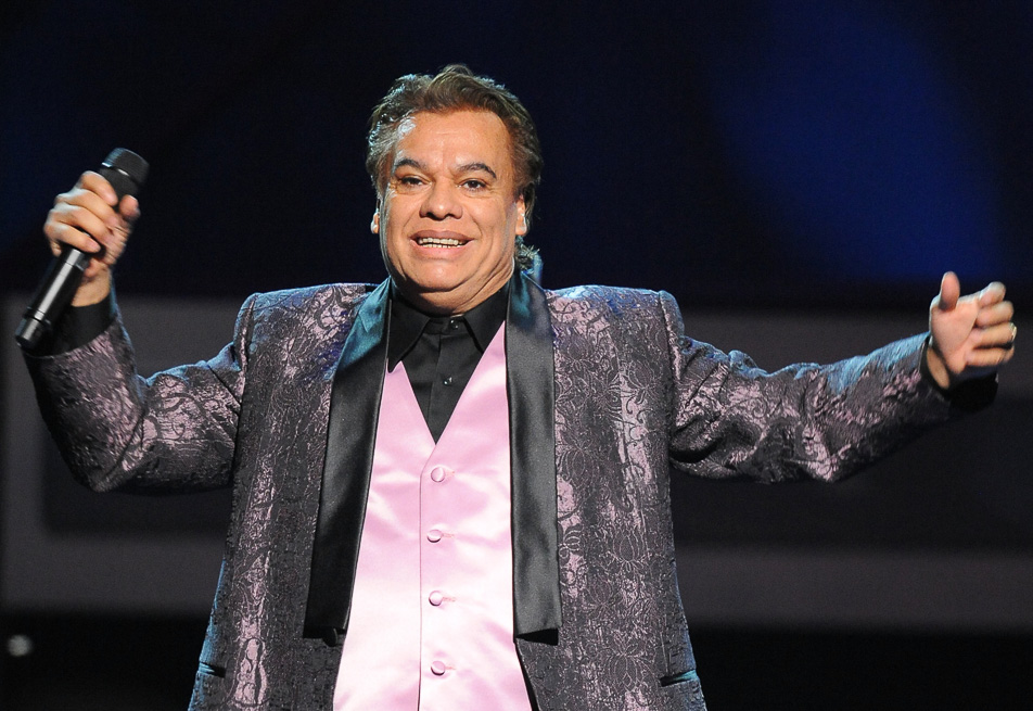 ¿Juan Gabriel está vivo? ahijado de artista alimenta teoría. Surge documento clave