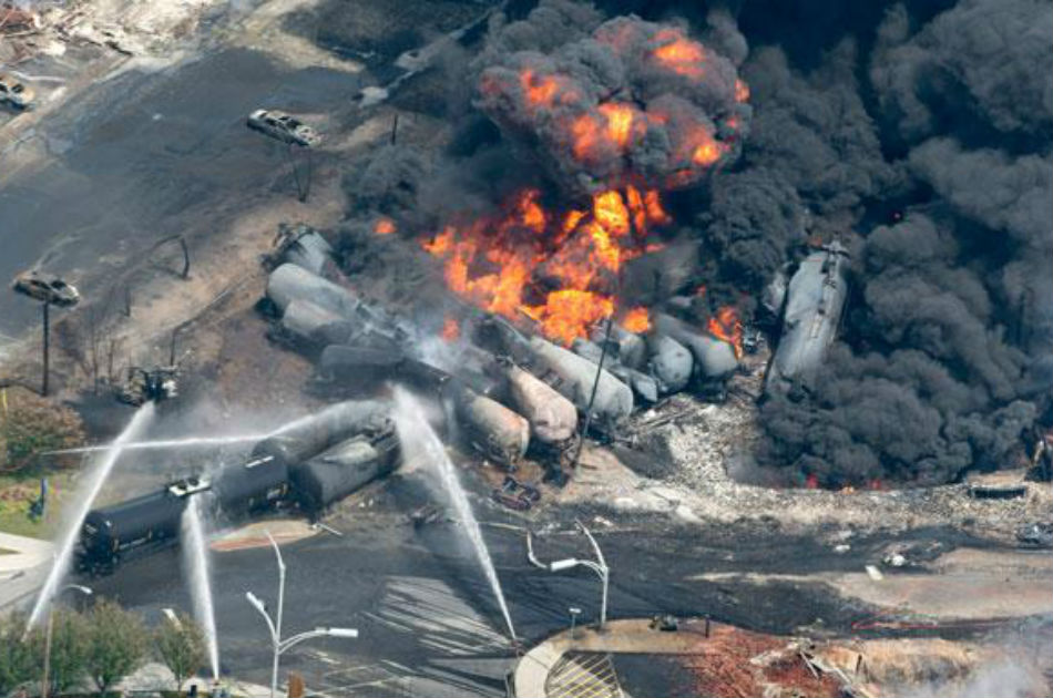 Descarrilamiento de tren en Canadá dejó cinco muertos
