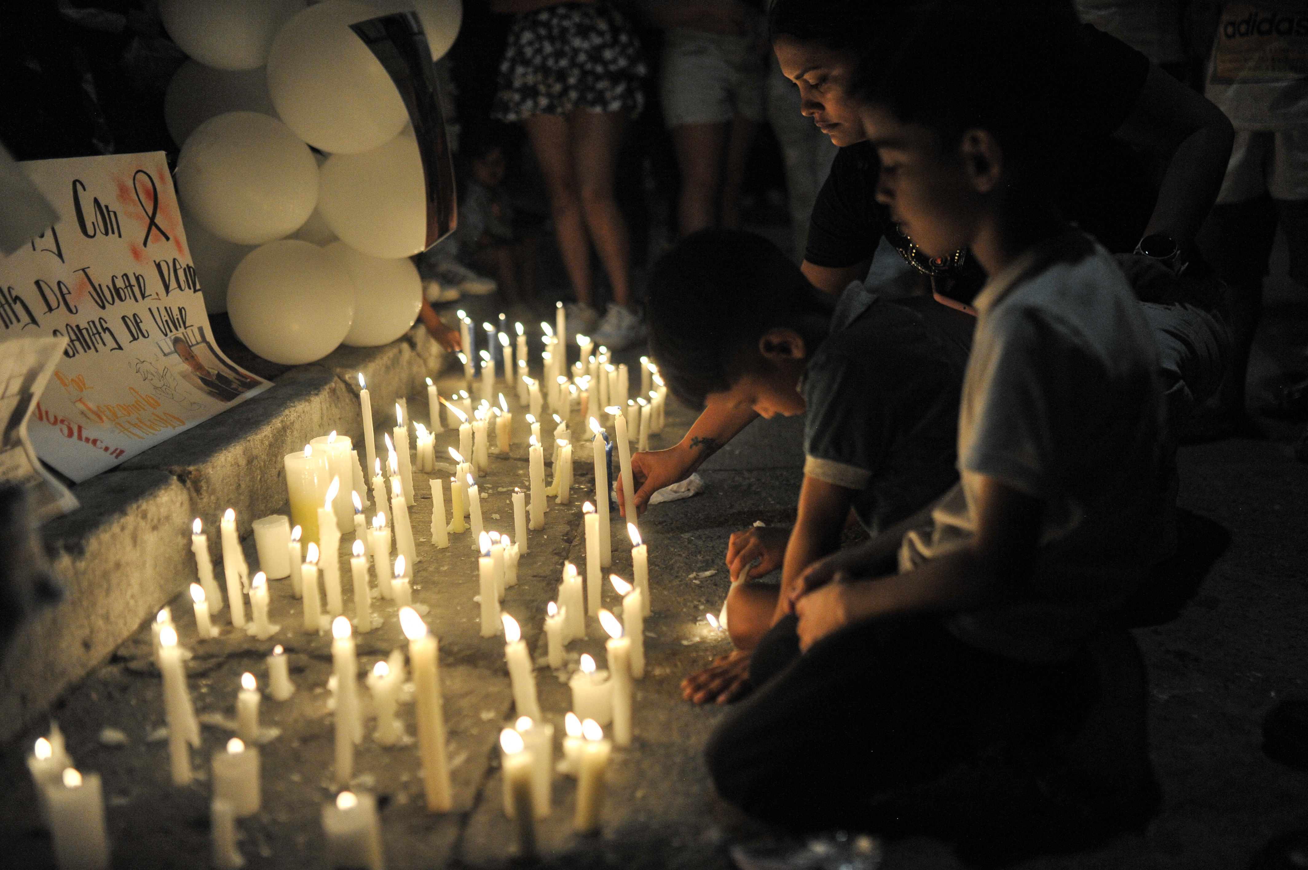 Homenaje y velatón en memoria de Jerónimo Angulo, niño asesinado en Fusa
