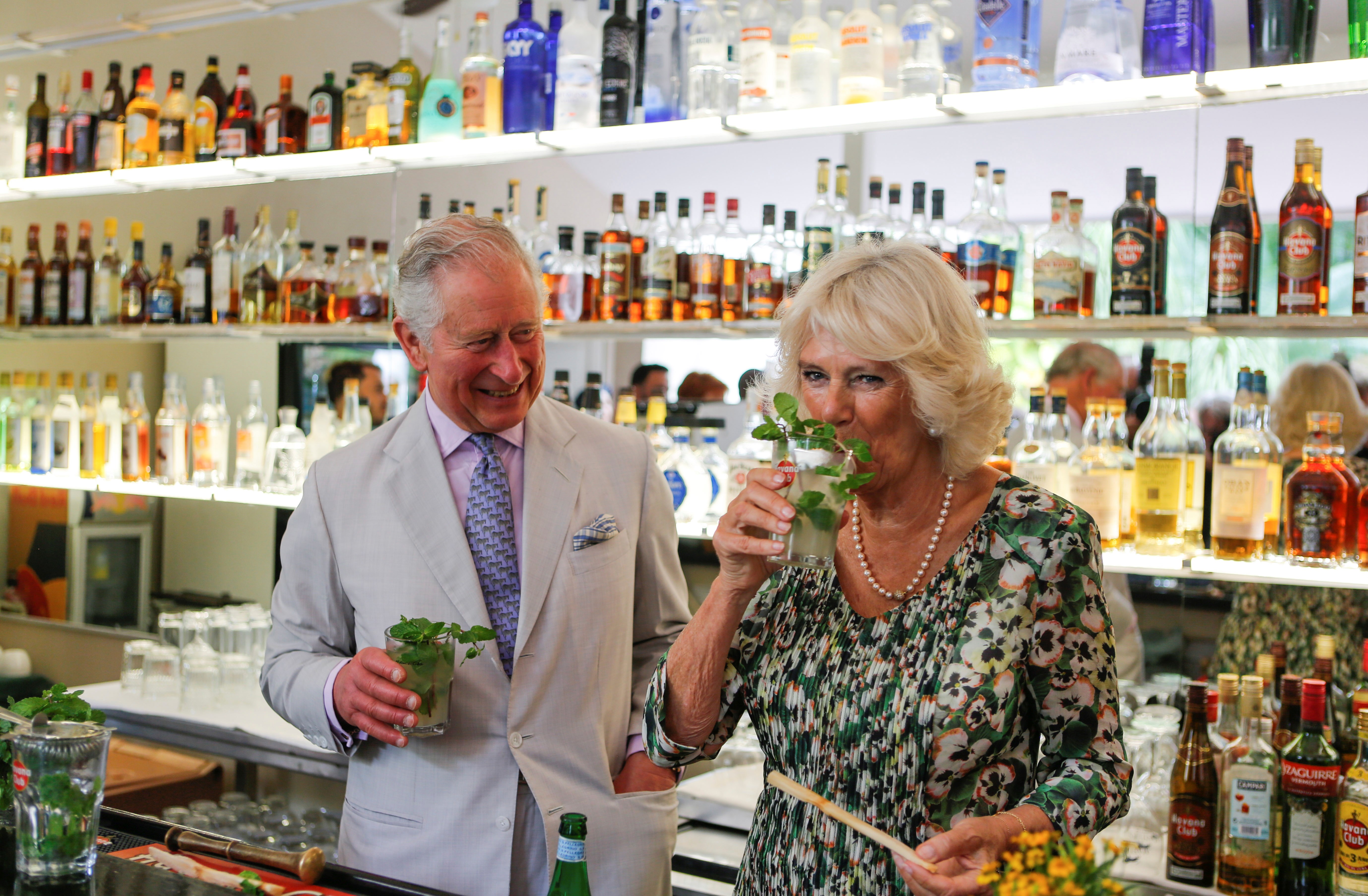 Carlos III y Camila cumplen 20 años de casados. Un amor prohibido que hoy reina