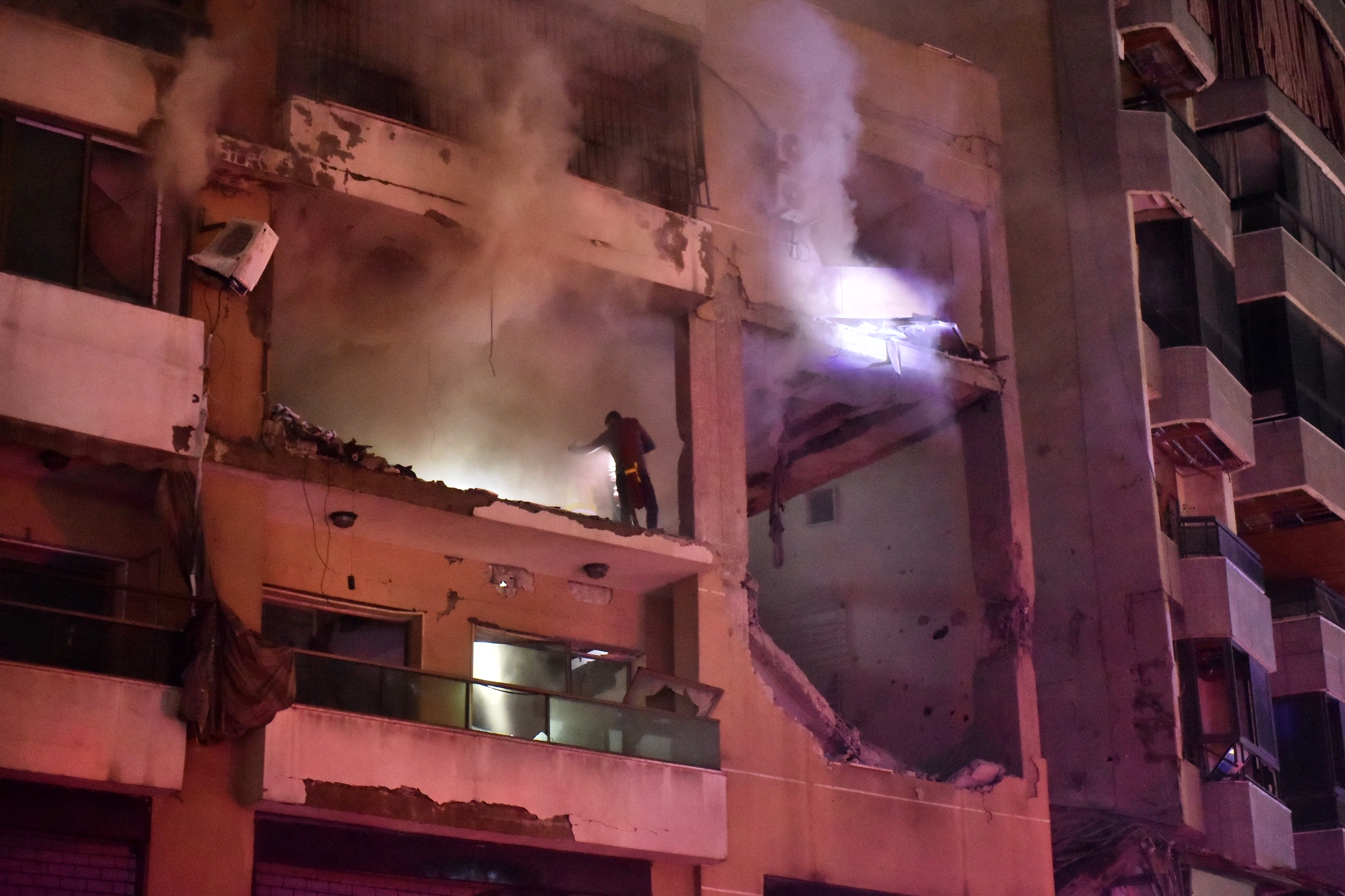 Israel bombardea el sur de Beirut y mata al número dos de Hamás