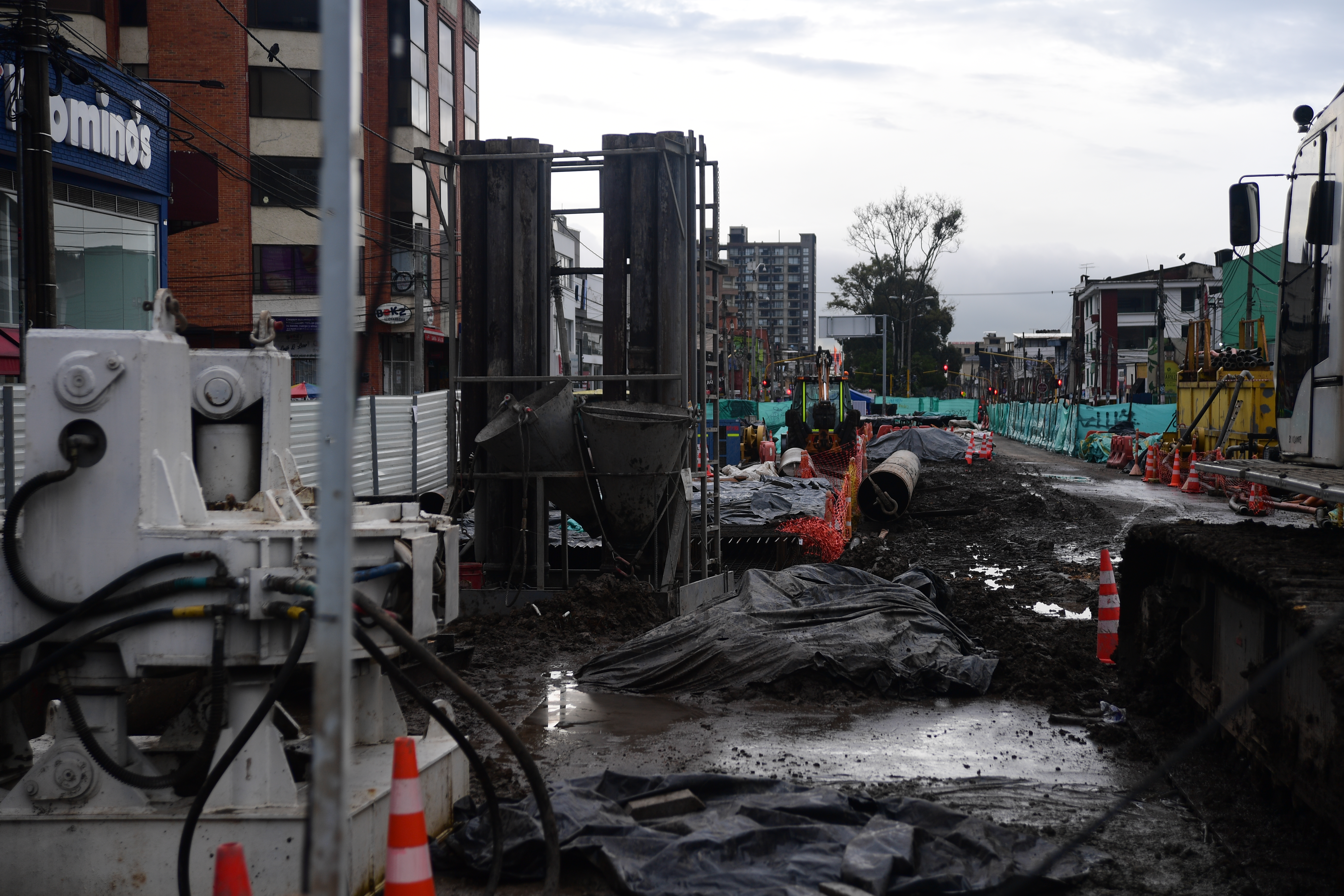 Obras para la construcción de la primera fase del Metro de Bogotá en la Calle 72 con avenida Caracas