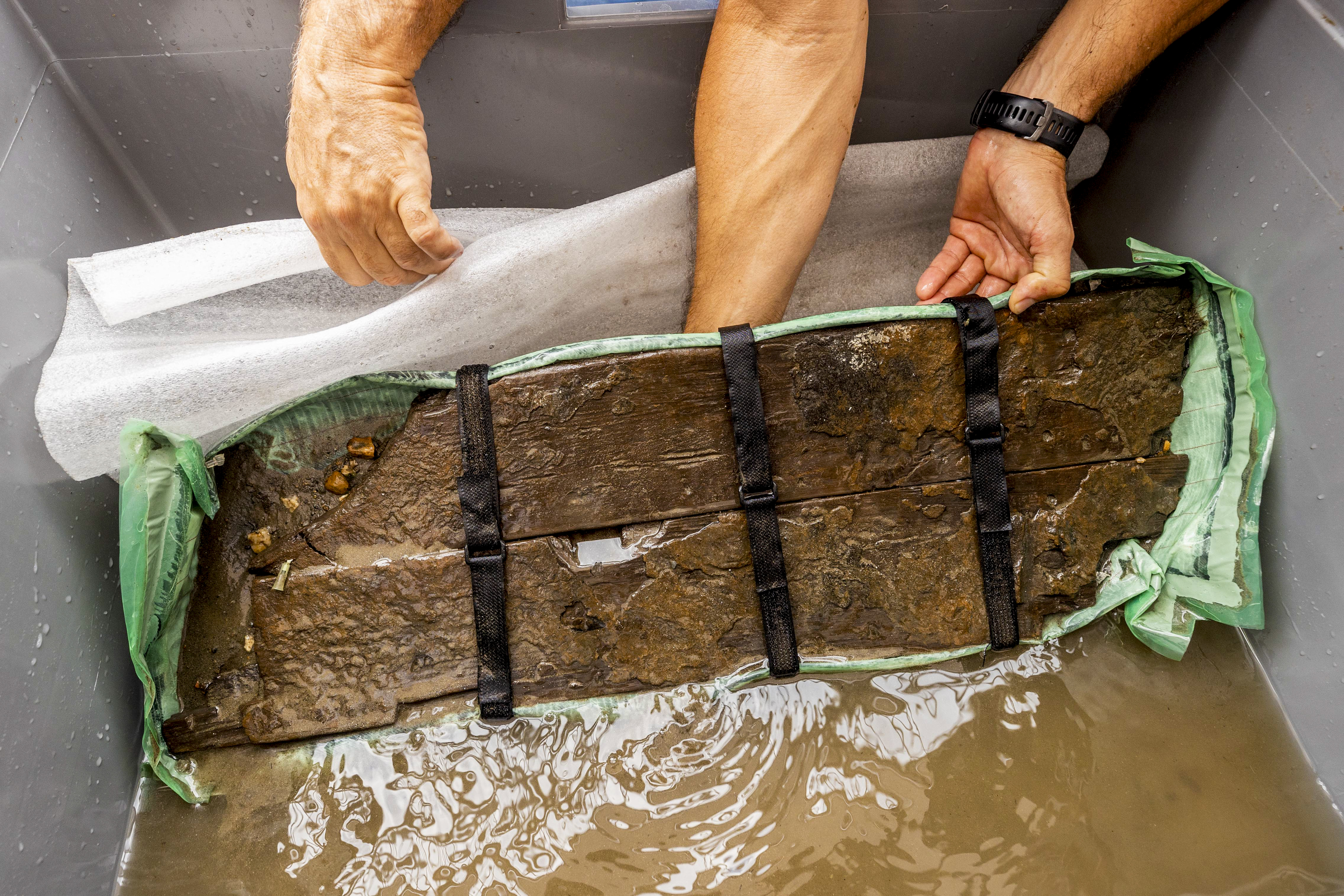 Recuperan fragmento de un barco fenicio hundido hace 2.600 años