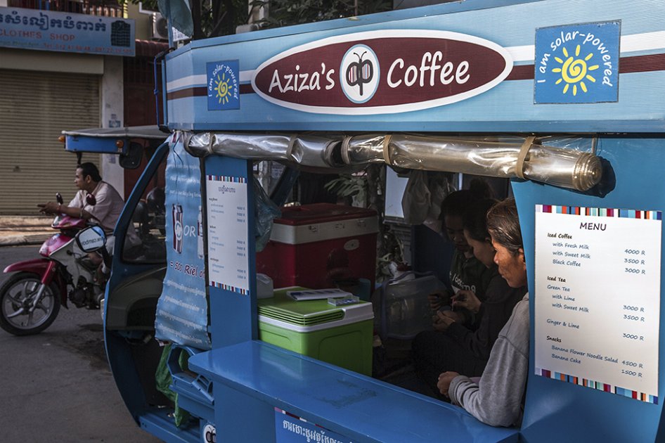 Motocarros solares combaten la pobreza y la contaminación en Camboya