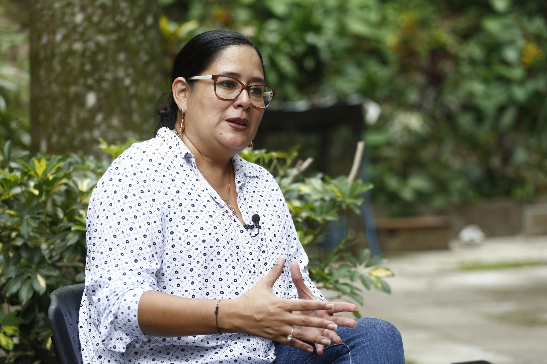 El Salvador: arrestan a Ruth López, periodista de DD. HH. que “incomoda” a Bukele