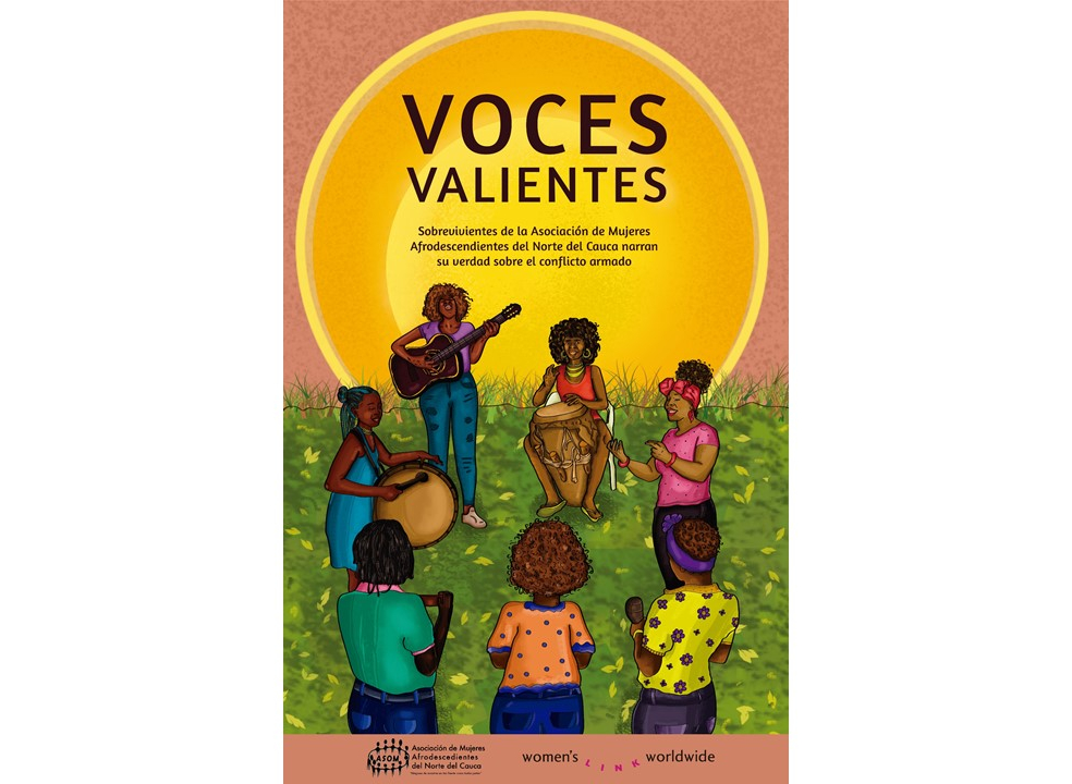 En este informe identificaron que las violencias más fuertes apuntaban a desarraigarlas de su territorio y quebrarlas mediante crímenes de violencia sexual, como violaciones, esclavitud sexual o tocamientos forzados. Todo esto tiene asidero en el racismo. Clemencia Carabalí, socia fundadora y representante de ASOM, dice que el desplazamiento forzado se dio porque iban por la riqueza y la ubicación estratégica del territorio. Pero, además, esto es importante porque el territorio para las comunidades negras lo es todo. “Para nosotros sin territorio la vida es imposible, porque es ahí donde podemos hacer nuestras prácticas culturales, recrearnos, crecer, desarrollar las prácticas de solidaridad, trabajo conjunto, familia y esas prácticas organizativas. Nosotros sin tierra no podemos ser comunidades y mucho menos personas”.