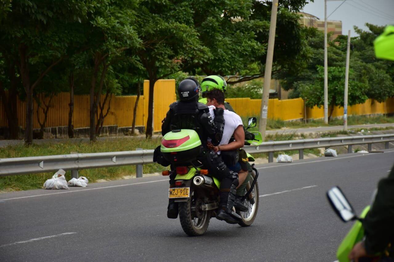 Esmad retiene a fotógrafas durante manifestaciones en Barranquilla