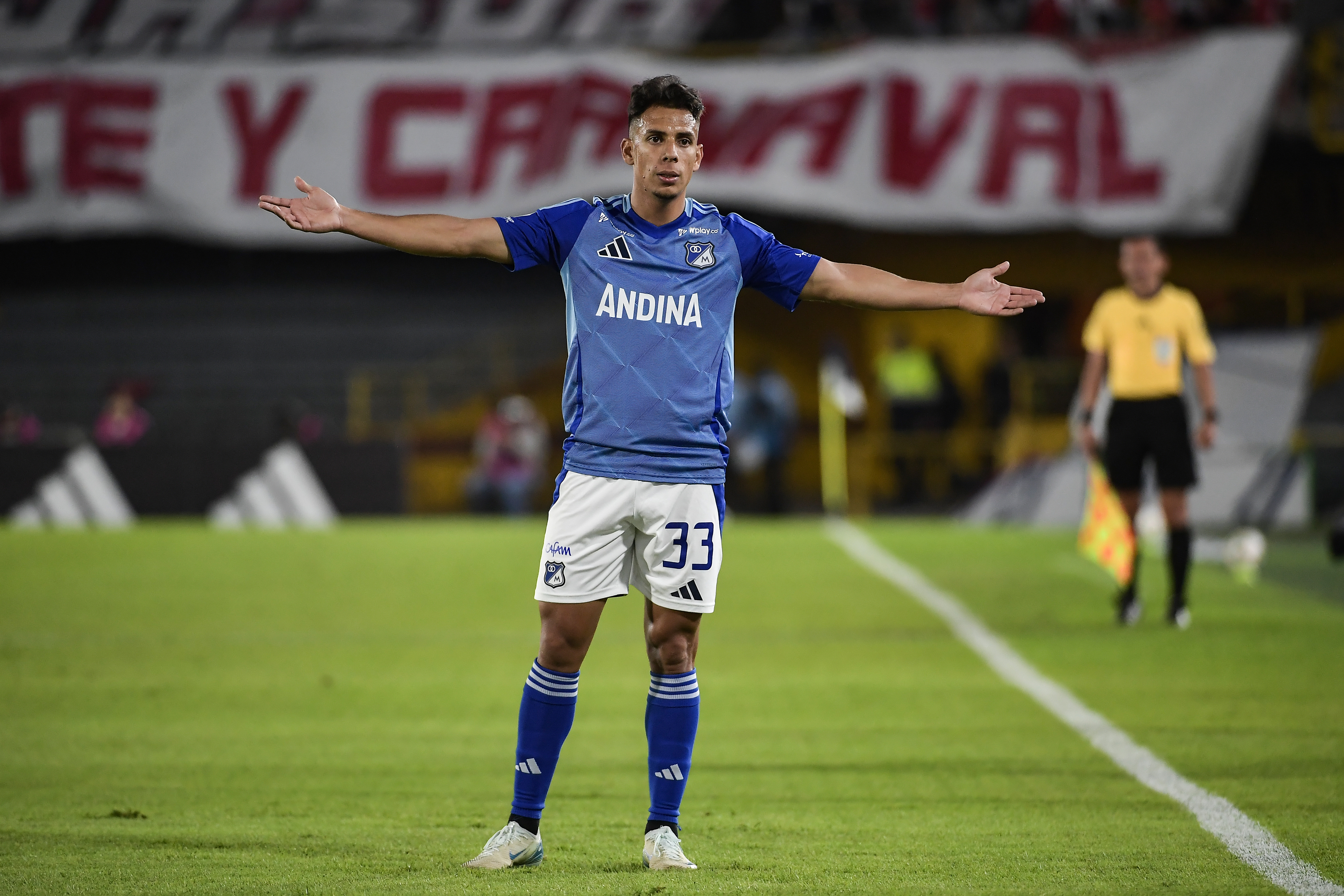 Jugador de Millonarios durante el compromiso ante Santa Fe en el Estadio El Campin de Bogotá