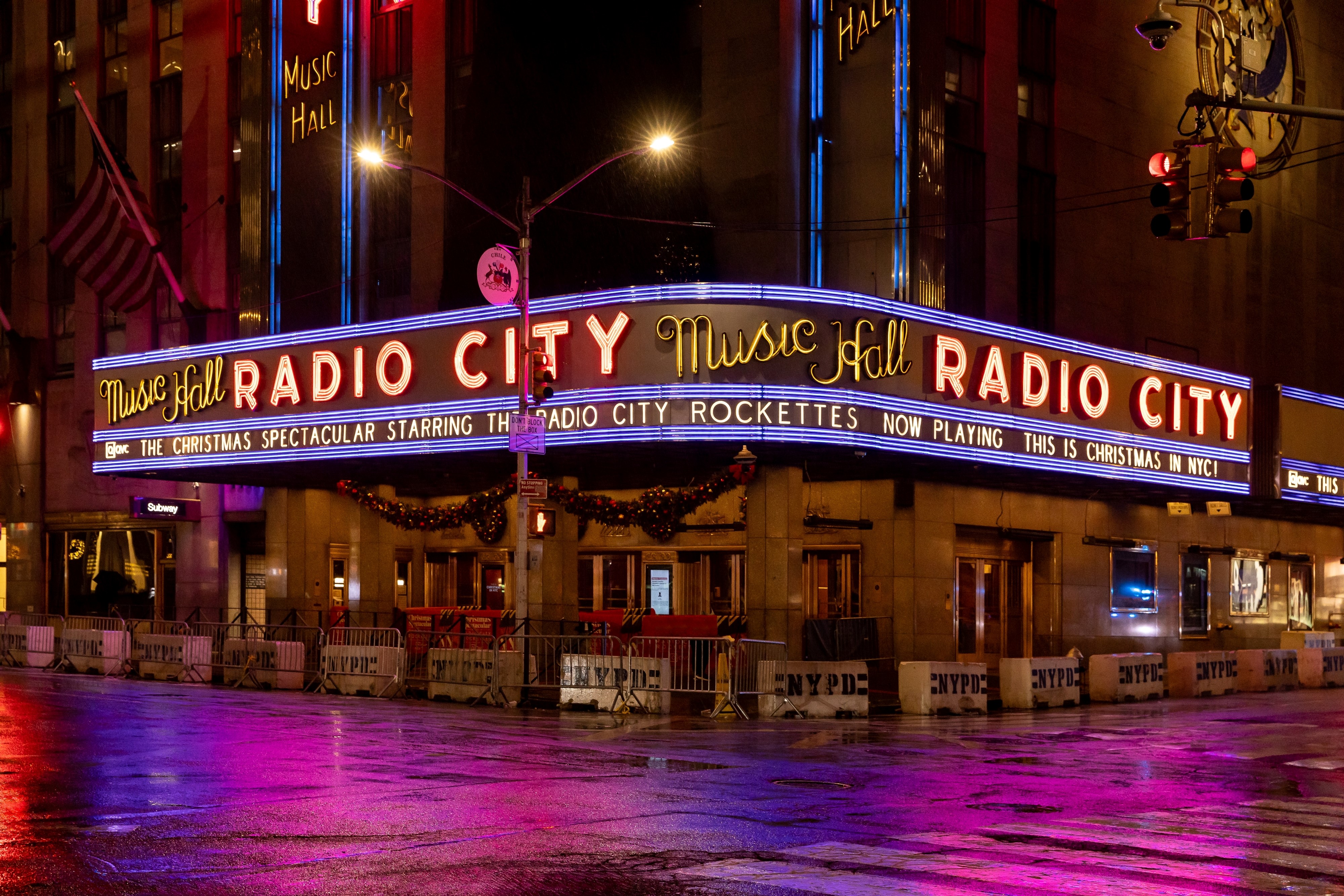 Escenarios como el Radio City Music Hall reflejan el papel de Nueva York como uno de los grandes epicentros de la música y la cultura.