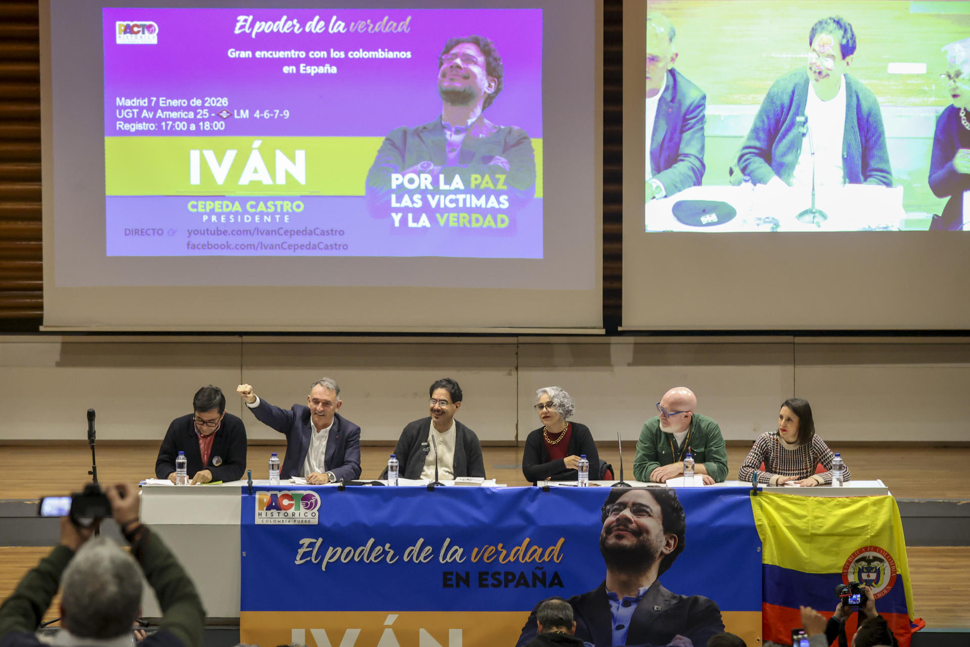 MADRID, 07/01/2026.- Iván Cepeda (3i), candidato del Pacto Histórico a la consulta para elegir al candidato a las elecciones presidenciales de la República de Colombia, interviene en el acto 'El poder de la verdad. Encuentro con la comunidad colombiana en España', al que también asiste Irene Montero (d), secretaria política de Podemos y eurodiputada.-EFE/ Víctor Lerena
